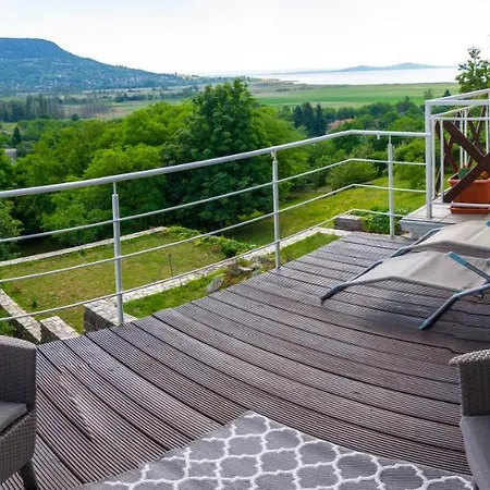 Napkelte Vendeghaz Holiday home *